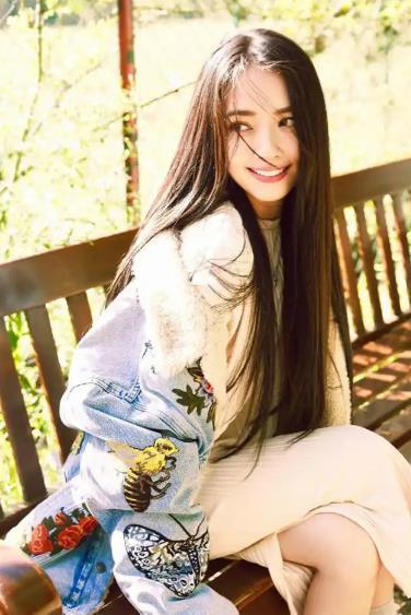 向太说郭碧婷拿捏了公婆的心向太陈岚直播中再谈大儿媳郭碧婷，说她不仅让儿子向佐安