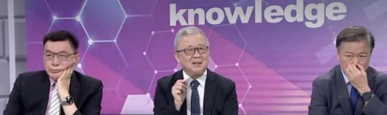 退役少将栗正杰说“我同情菲律宾海军”，还抱怨大陆没给菲方“像样的武器”。同场的赖