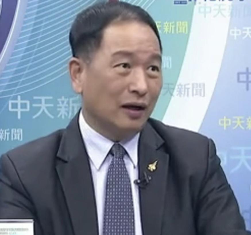 光辉虽然摔了，但是有一点不能否认，光辉绝对是迪拜航展上，最亮的仔。本来，可能