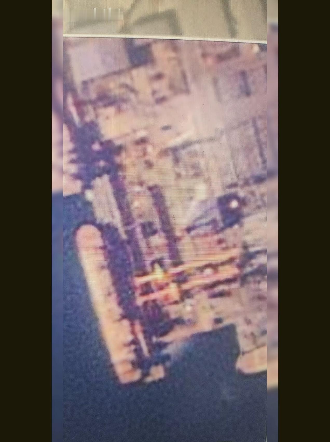 004最新卫星图看来球鼻艏还是没上，舰尾已经开始收窄004的搭载速度极快，春