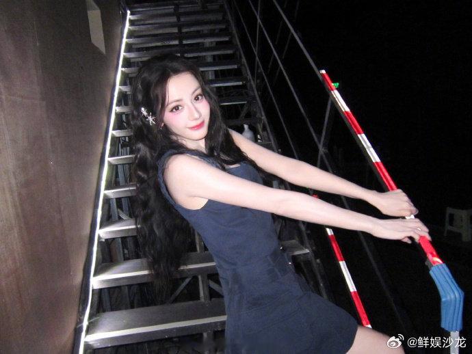 谁懂啊！热巴一报新疆美食，我瞬间饿到不行，这波安利我直接原地签收！