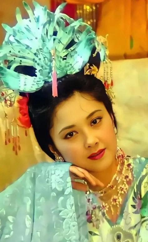 陈晓旭走了，周海媚走了，何晴也走了，四大古装美人只有她还活着从陈晓旭的林黛玉到