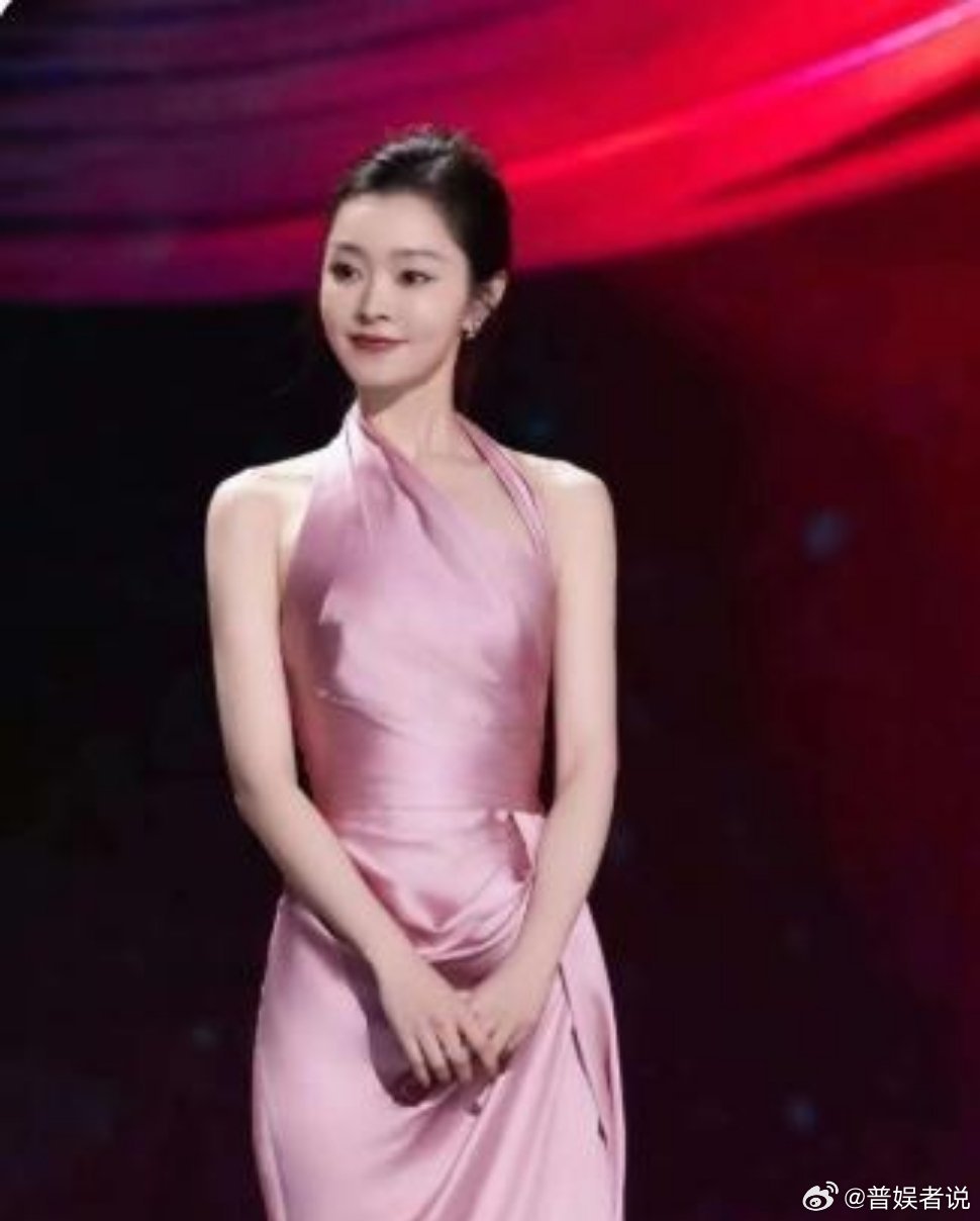 宋轶藏得够深呐！一查才知道，30来岁的宋轶被分手传闻闹得沸沸扬扬，说她跟白敬亭感