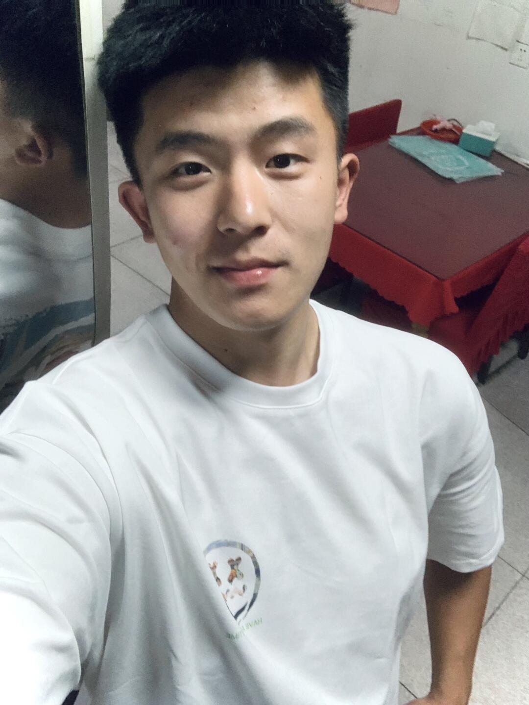 高三  18岁