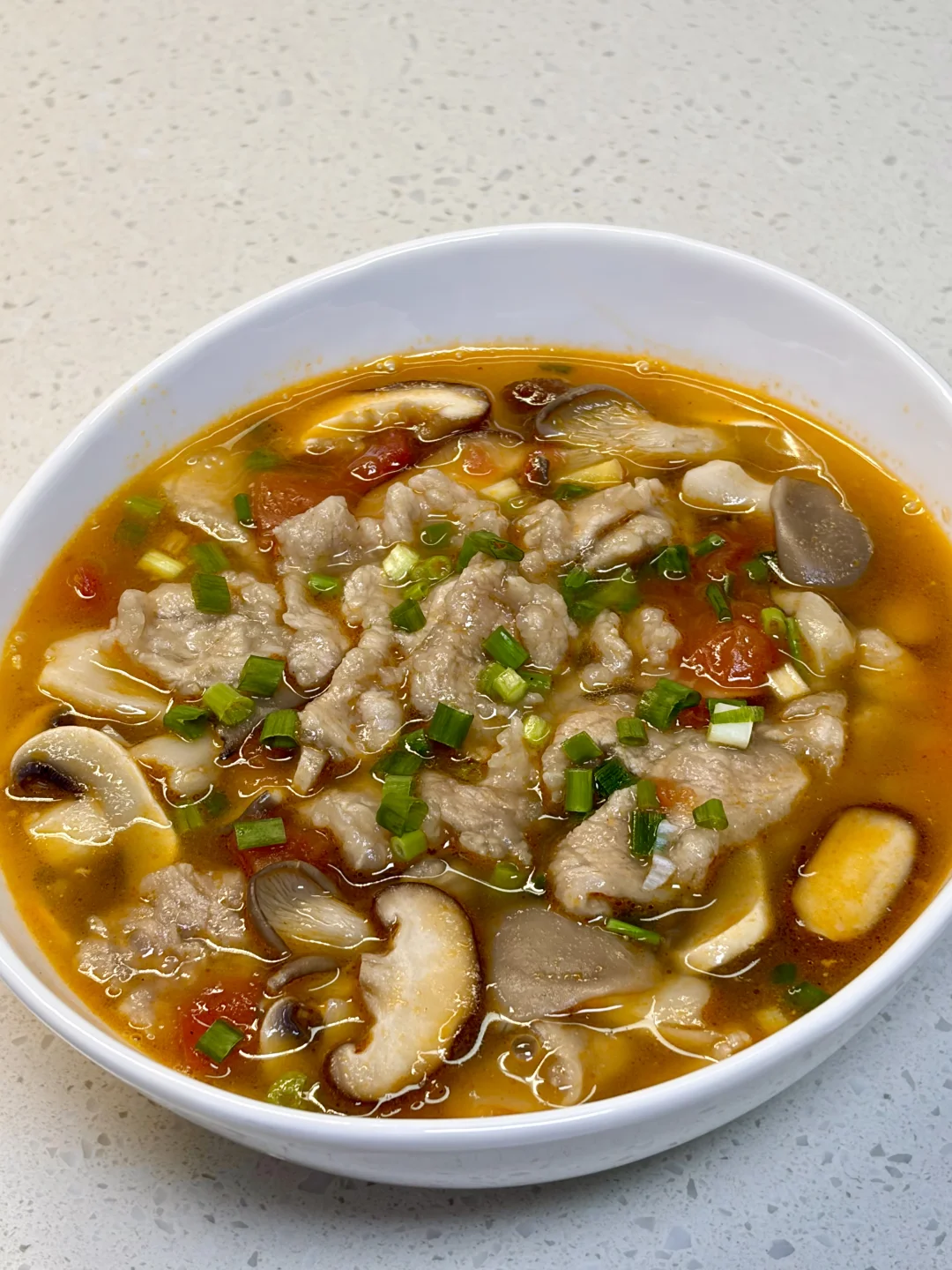 鲜掉眉毛的菌菇滑肉汤，附详细做法～