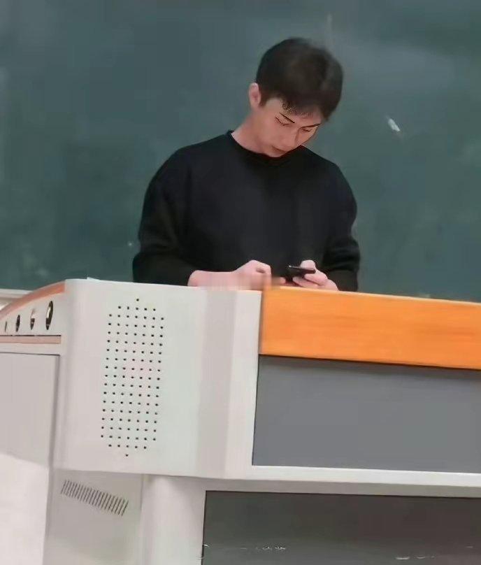正面以为是个帅哥，侧面冲动的心瞬间冷冻