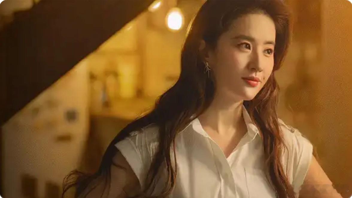 刘亦菲没走红毯刘亦菲缺席白玉兰红毯。6月27日，第30届上海电视节白玉兰绽放盛典