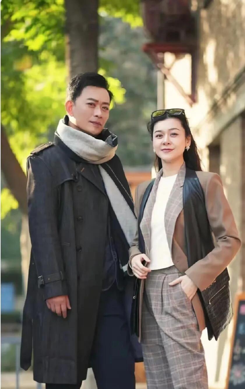 原来他们是一对夫妻！黄海冰毕业于中戏，二三十年前拍摄过《书剑恩仇录》和《武林外史