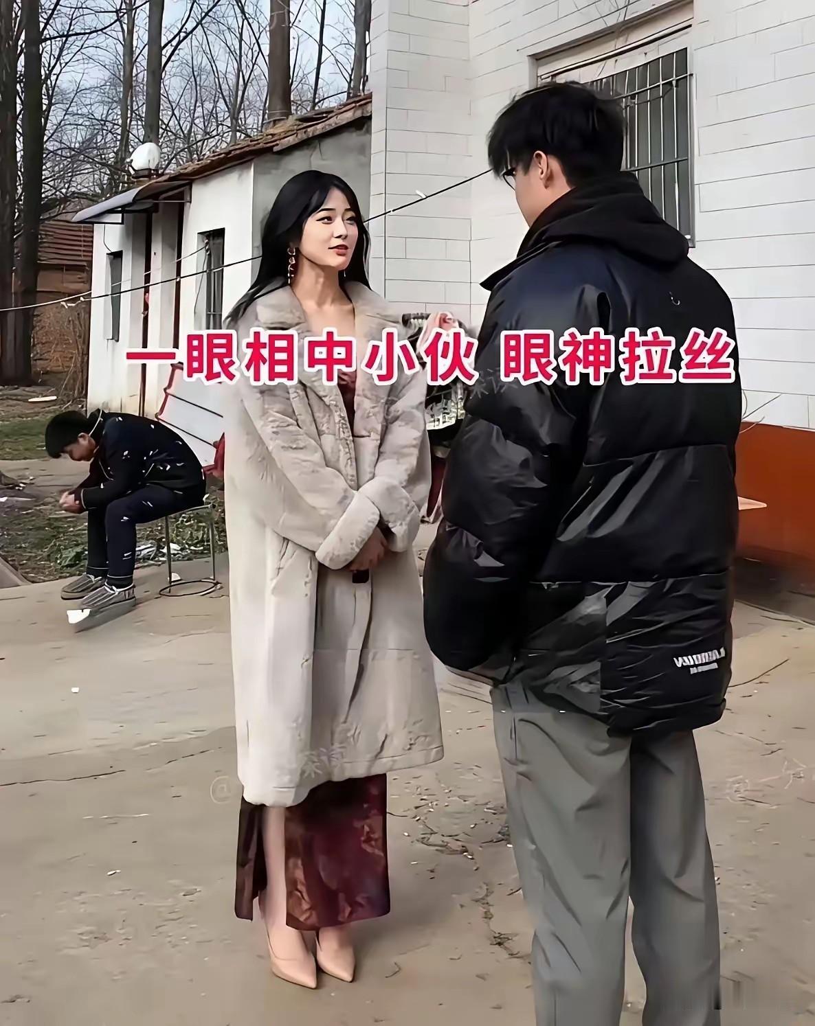 河南一对年轻男女相亲，女方听说男子是个大学生，特意从武汉赶回老家与男子相亲。见