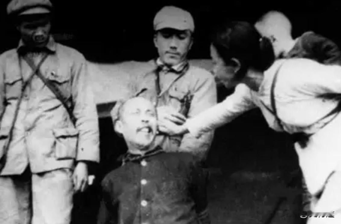 1949年5月，军区政委陈正人来到北京，毛主席和他聊完工作，忽然说了一句：‘正人