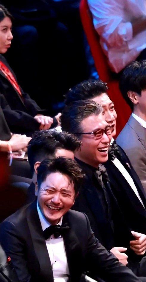 颁奖礼上倪萍冷不丁拿着话筒冲台下喊了句：李乃文，你给我好好活着！话音刚落，李