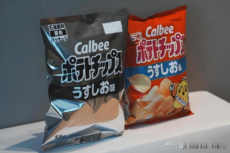 日本现在是真缺油啊，连薯片的彩色包装都穿不起了。卡乐比，曾经靠着花里胡哨的包装吸