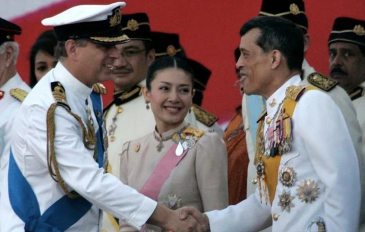 女人的爱泰王得到的太多，比如西拉米望向他温情脉脉的眼神，苏提达王后体贴的和他手挽