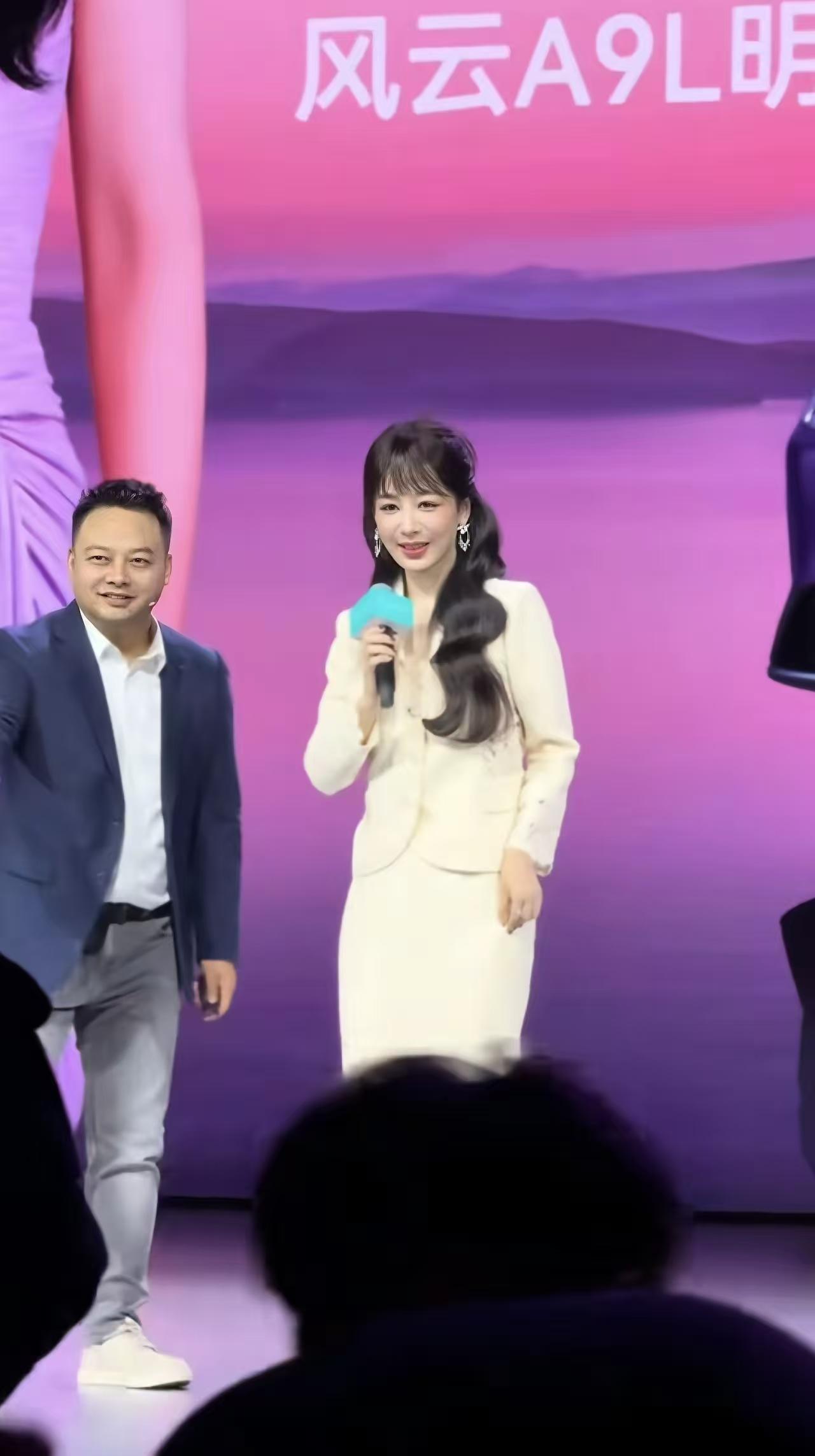 杨紫前几天才美出圈，这一下子就又槽点满满了。杨紫这次确实很失败，但是作为一个演员