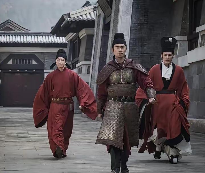 我要是俞灏明，一定拉着朱亚文狠狠吐槽：凭什么，不管在大明，还是五代十国，仗都是我