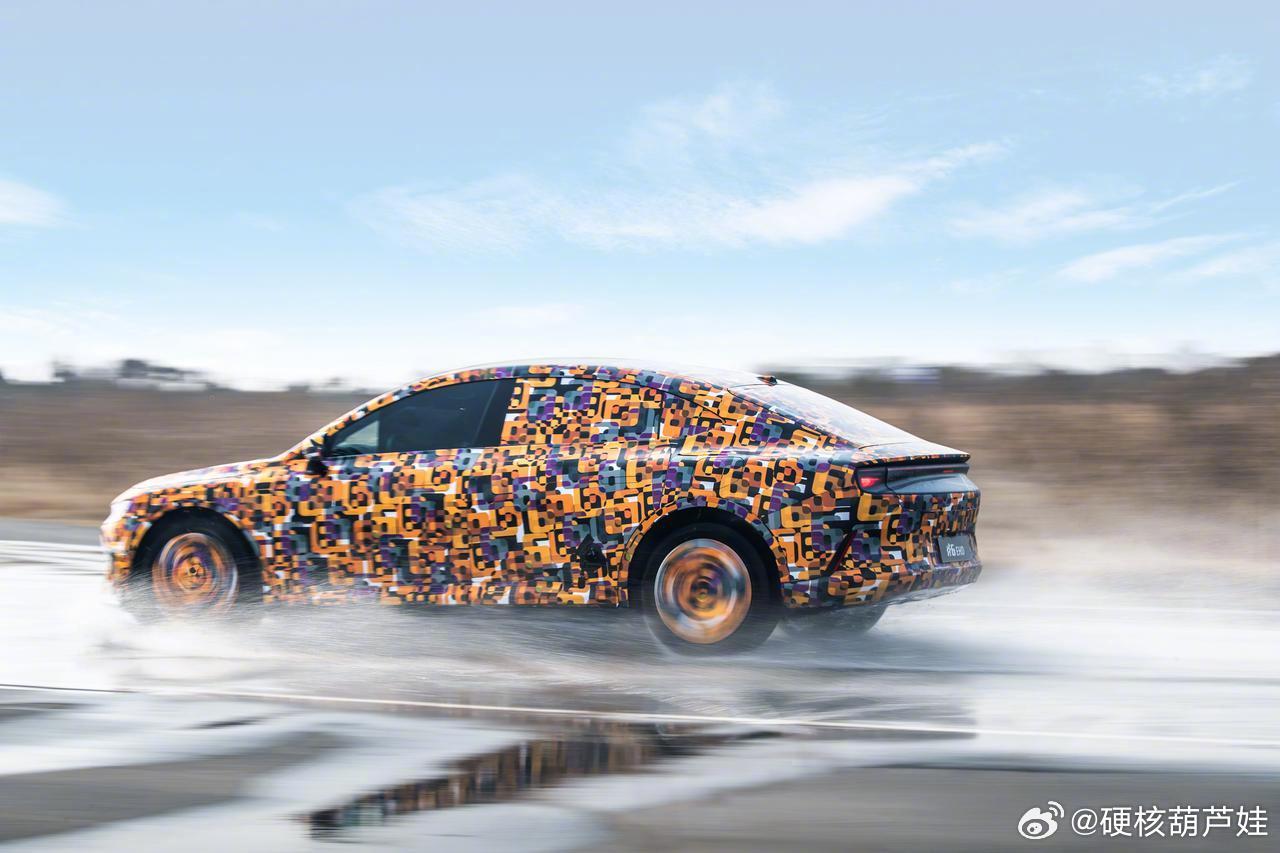 高速避障能不能猛打方向高速上遇到障碍物，请收起你的“戏精”本能！老司机们常说，开