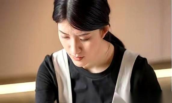 三个月。35岁的住家保姆，怀上了19岁重度自闭症雇主的孩子。男方父母先是断发