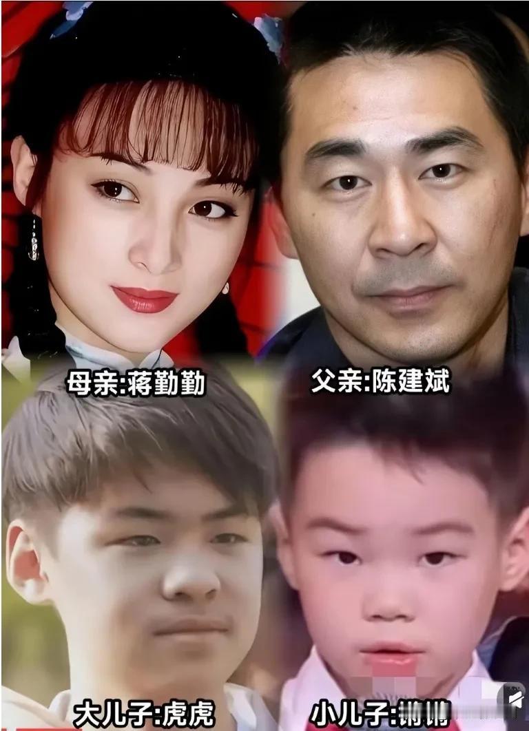 陈建斌和蒋勤勤幸福的一家四口，蒋勤勤也是神颜级美女，都说儿子随妈妈长相，可她的两