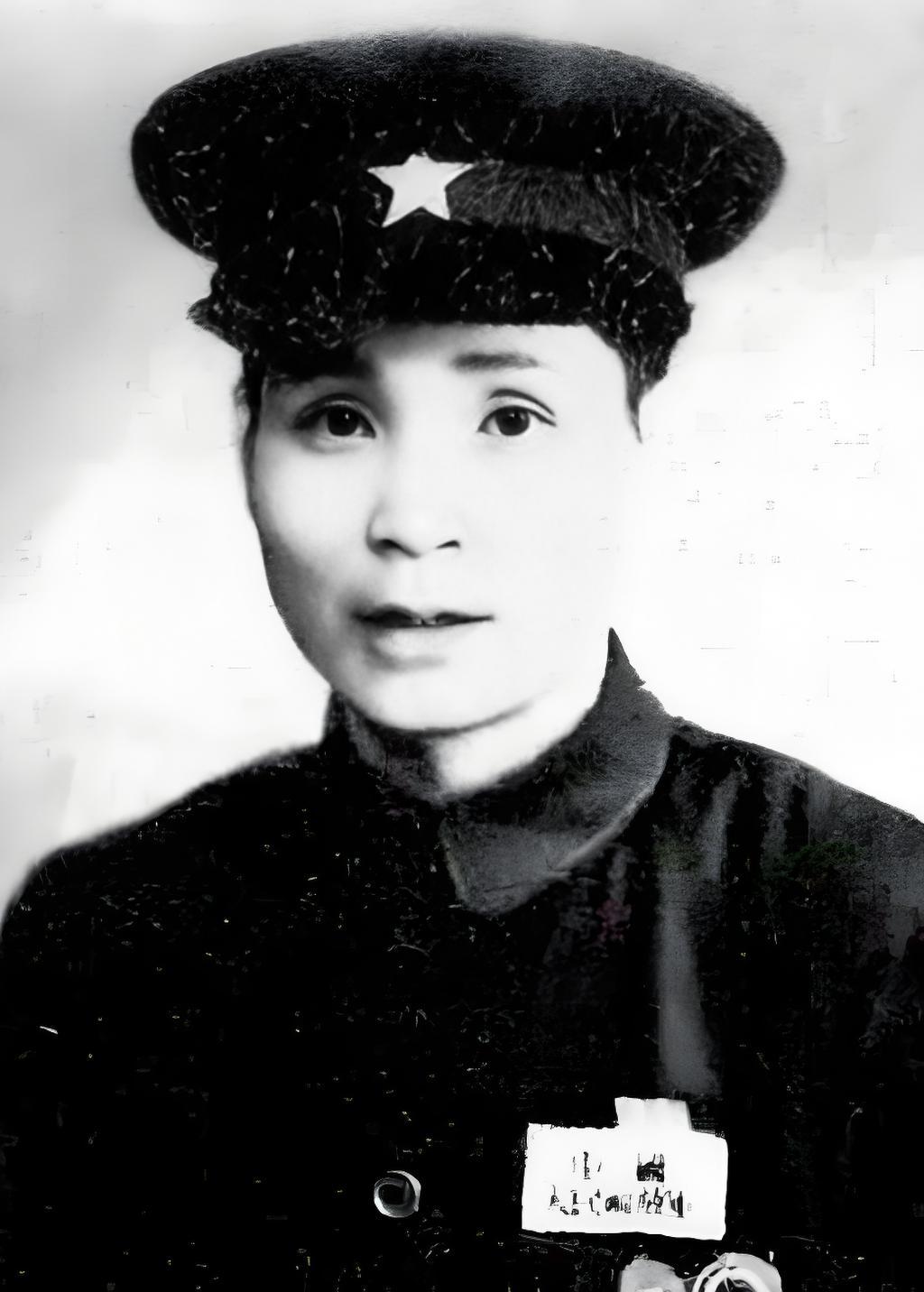 1950年，一位开国上将偶遇昔日副军长，竟发现对方一家住在漏风茅屋中，靠发霉野菜