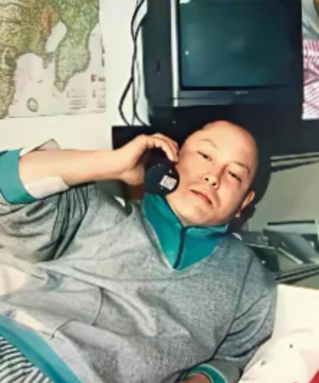 90年代，为了挣相当于上海100倍的惊人高薪，上海底层汉子丁尚彪狠心黑在日本。整