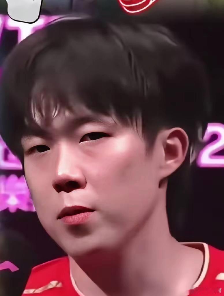楚钦:“邱导对莎莎，真像疼自己的亲闺女，看一次暖一次，赛后第一件事就是，递水杯披
