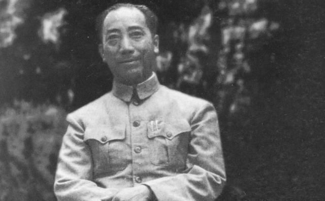1938年，41岁戴笠借口加班，把秘书余淑衡，带到了卧房，戴笠递给她一杯咖啡：“