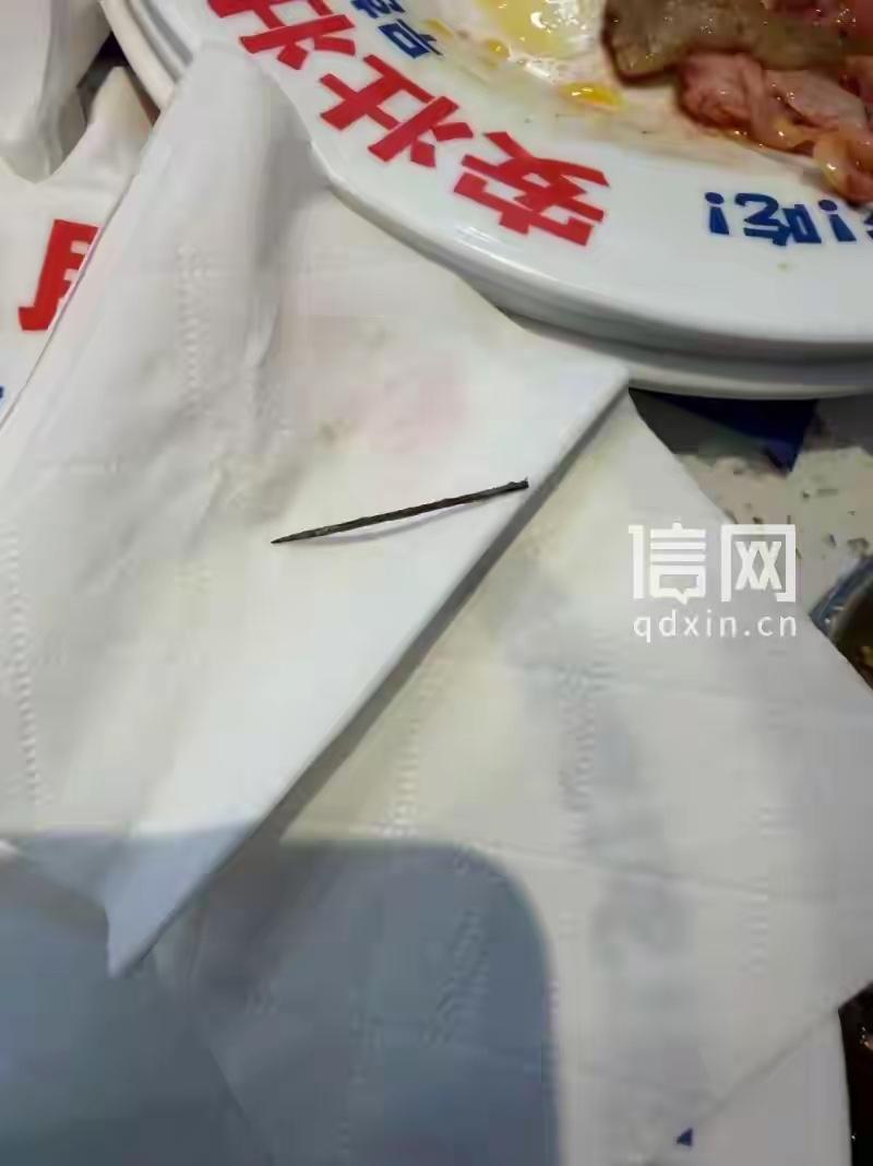 “别以为高中生就好欺负！”河南郑州，一高中生和同学去在一家助烤肉店就餐，使用15