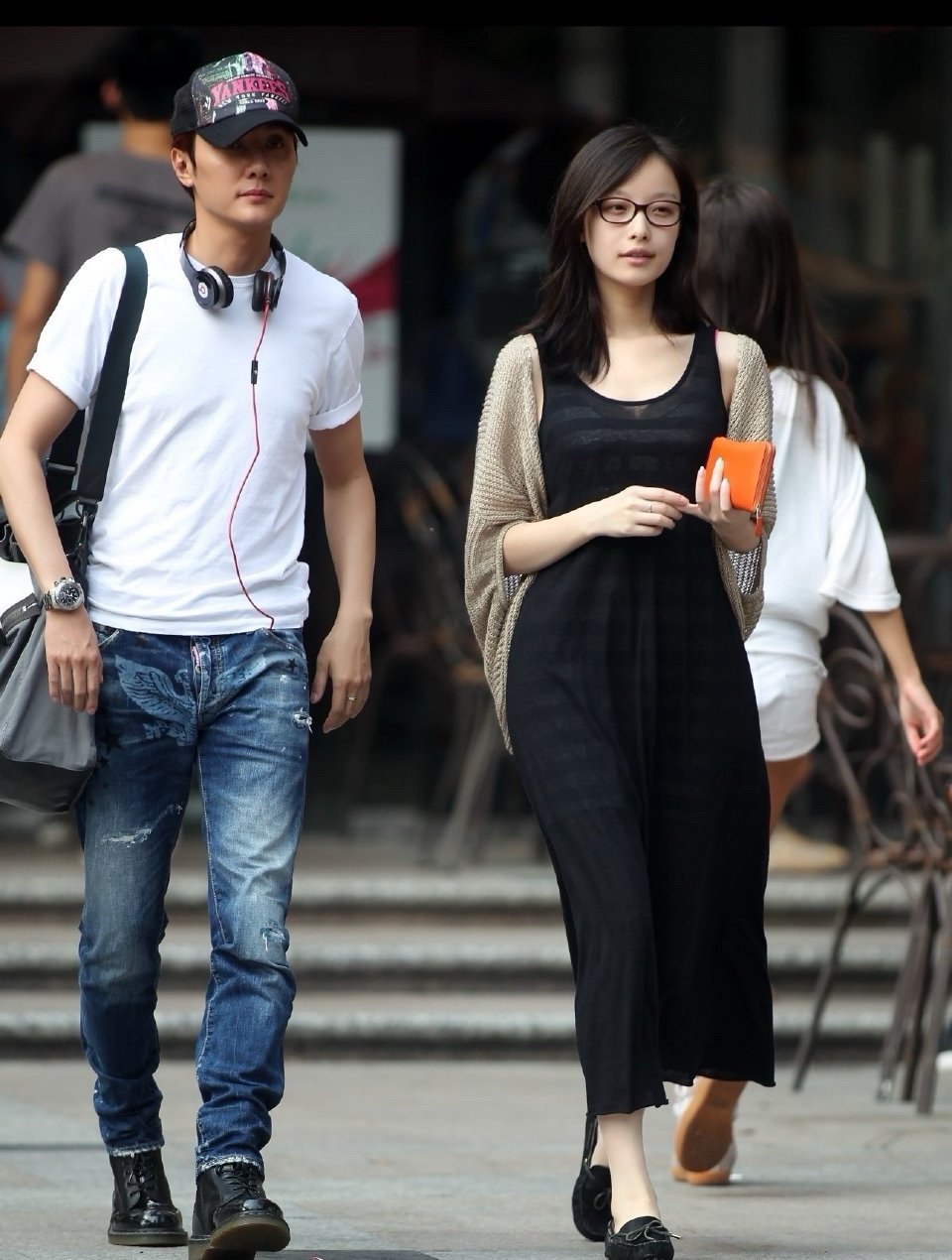这哥一直都吃的真好，历任都是大美女​​​