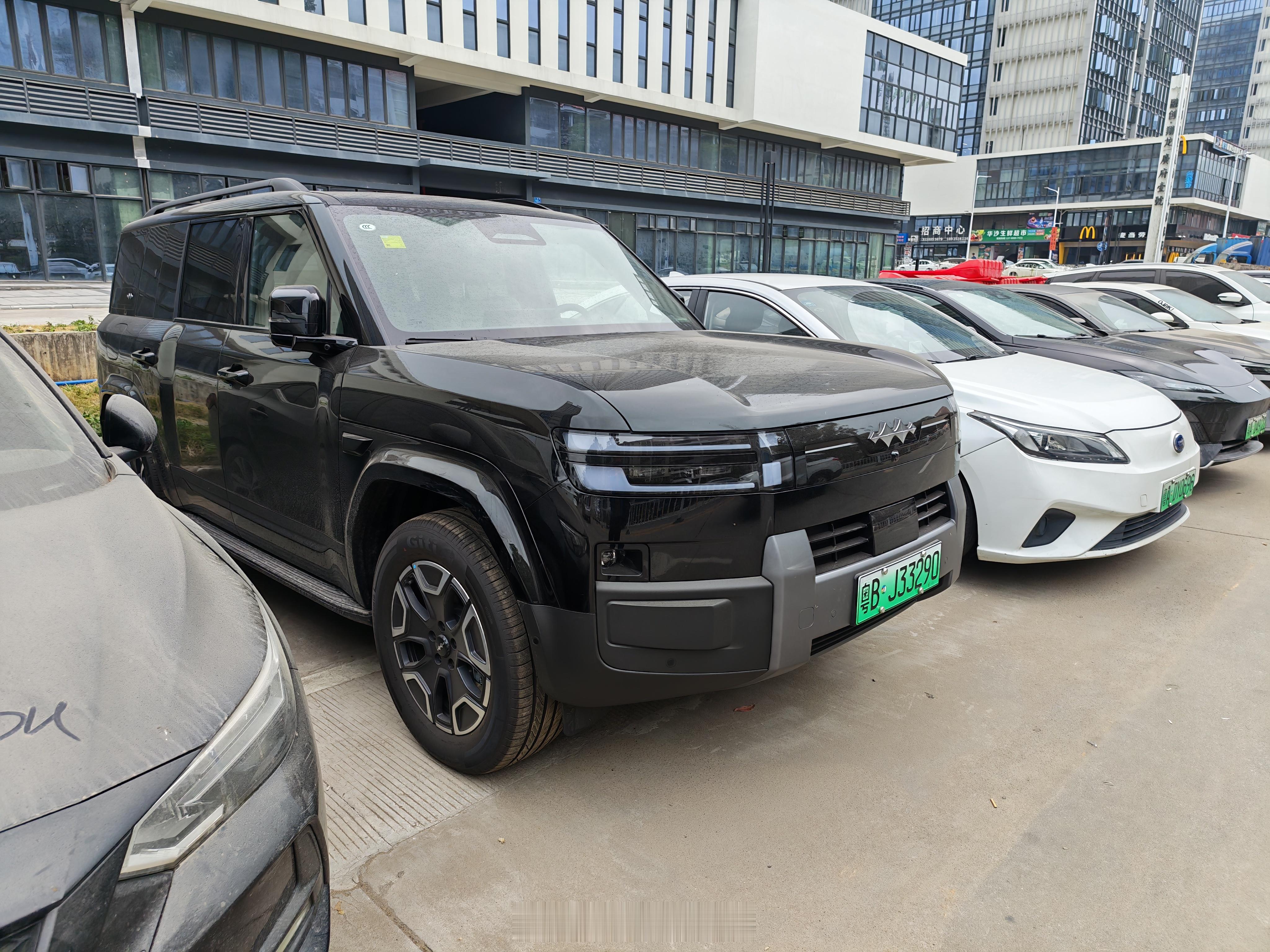 一大早出来走走就见到好几台方程豹钛7看来真是卖得好方程豹方程豹钛7