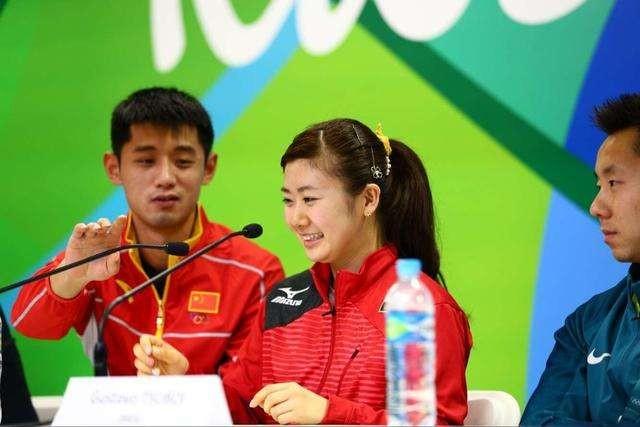 张继科福原爱同框，一个笑得可爱，一个笑得帅气，画面好喜庆。