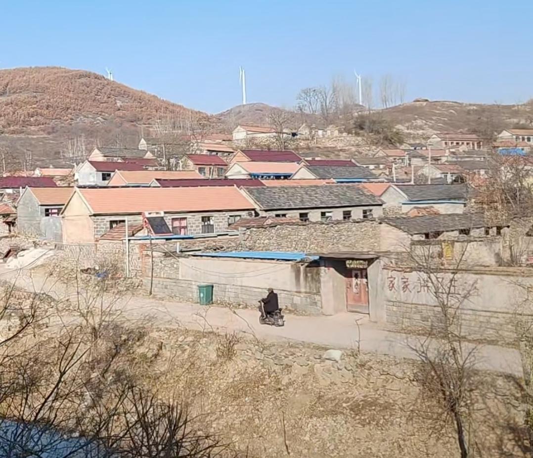 不知道大家有没有发现，现在的农村早就不是以前的农村了，真的变味了。现在回农