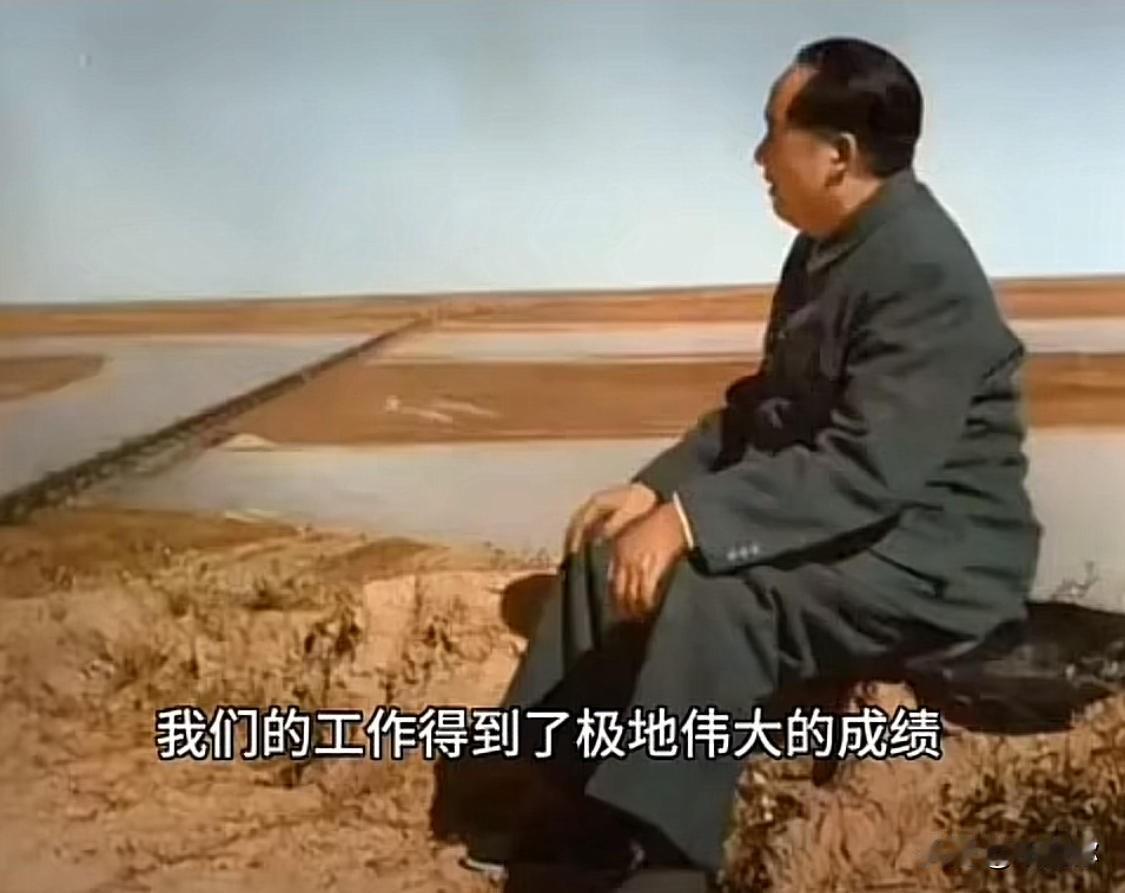 一边把毛主席当作自立自强的象征，一边有人在网络上随手抹黑，矛盾刺眼。为什么会这样