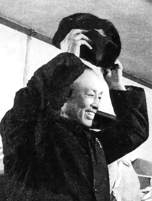 1975年，周养浩被特赦，重获自由后，国家允许他去任何地方，周养浩提出：“我