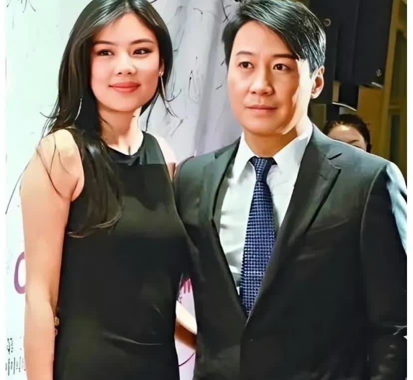 看了港媒的八卦报道，终于理解黎明为何与乐基儿分开了！黎明和乐基儿的年