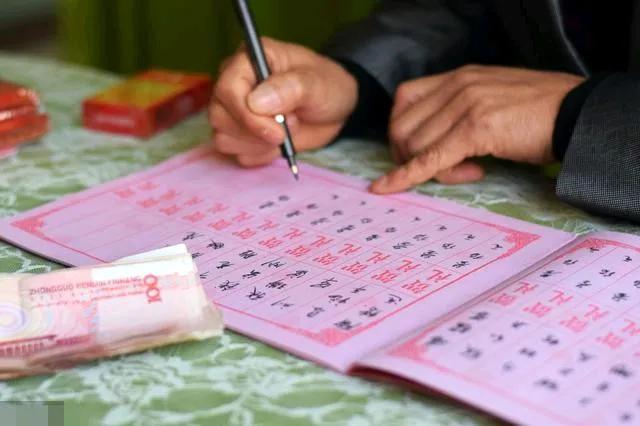 大部分人之间的情分仅仅限于随份子。比如家有喜事或者丧事及时告知对方，对方来到表达