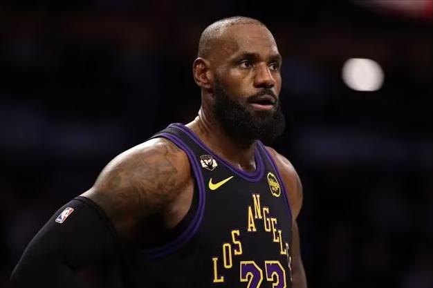 NBA传奇球星“魔术师”埃尔文·约翰逊近日在ESPN的一档节目中，对勒布朗·詹姆