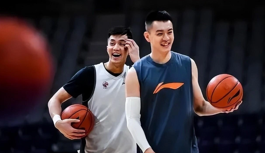 郭艾伦杨鸣握手言和