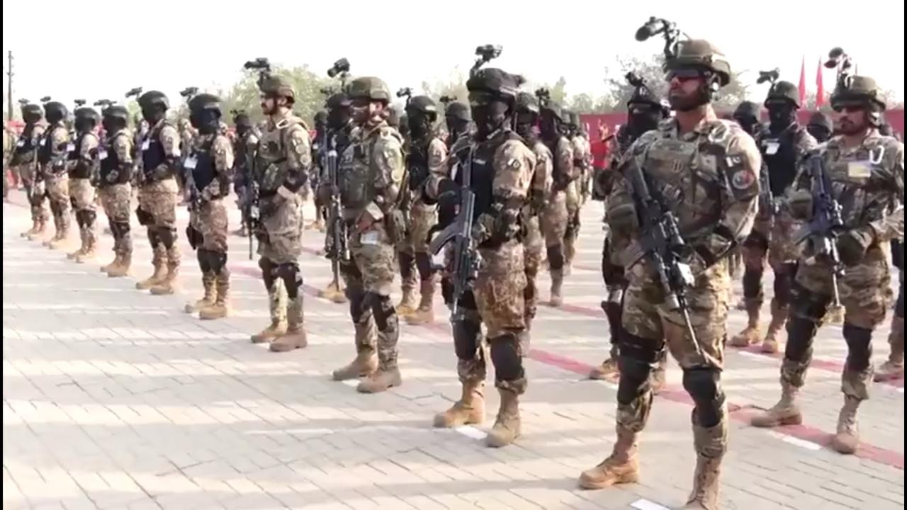 在当地时间12月1日，中巴“勇士-9”反恐联合演习在巴基斯坦国家反恐中心举行开幕