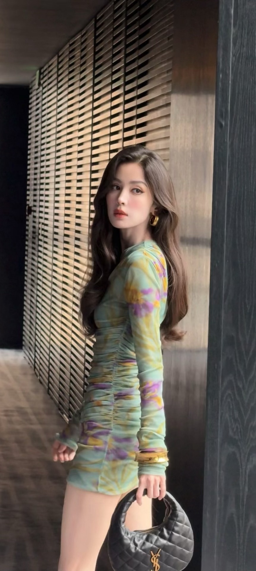 古力娜扎一周随机碎片，裙装美腿穿搭，慢时光的静谧时刻。娜扎娜扎