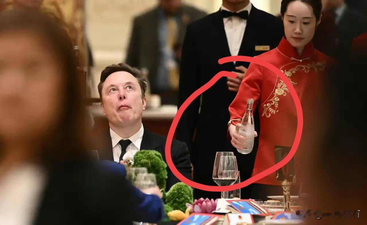 这个是矿泉水呢？还是高端伏特加呢？我个人觉着应该是高端矿泉水，因为喝酒的人都