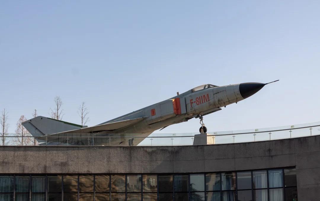 长空有迹，风骨永存｜歼8IIM歼8IIM是基于歼8II的改型，于1996年首飞