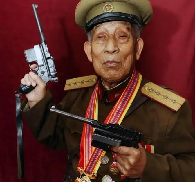 1996年，滕西远私藏两支手枪，民警让他上交，可他却说：“这两支枪，一支是粟裕大