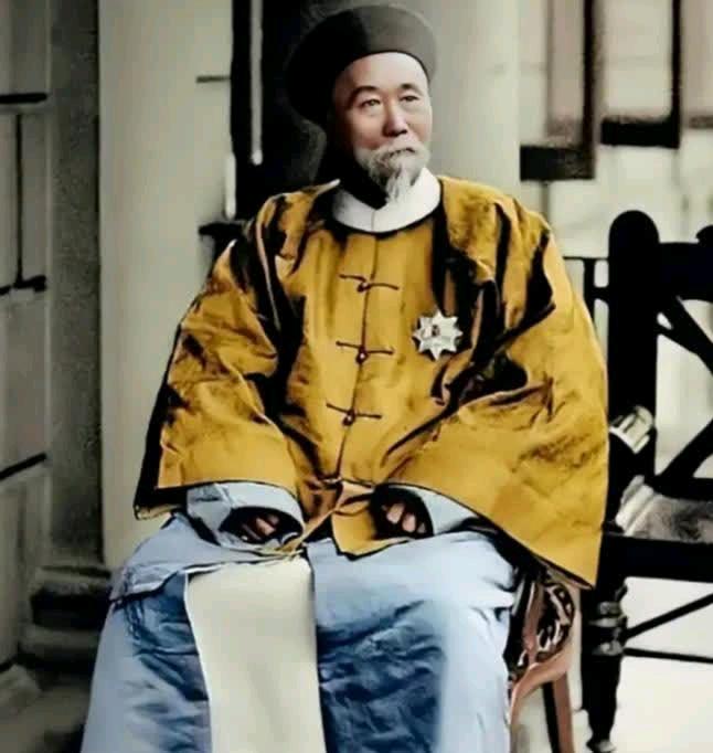 1901年，李鸿章死时，留给子孙10亿多元财产，没想到，52年后，他的孙子，43