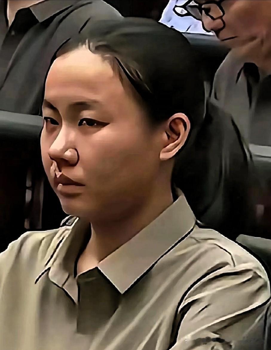 29岁明珍珍身负14条人命，终被执行死刑。法庭上她哭到发抖、语无伦次，警局里低