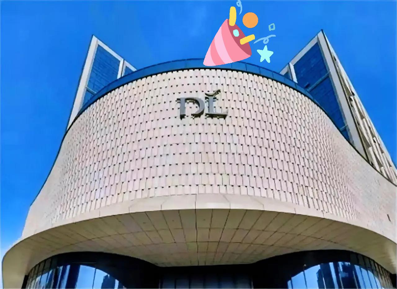 结账的时候，确实被胖东来的收银员整不会了。59买件羽绒服，人家追着嘱咐：“哥，降