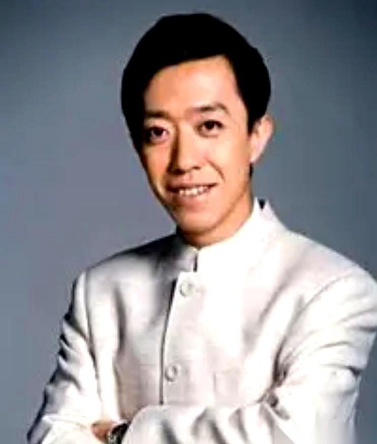 离开十几年，一句郭德纲的不是都没说过。更绝的是，老同事结婚，他真去。老郭有演出