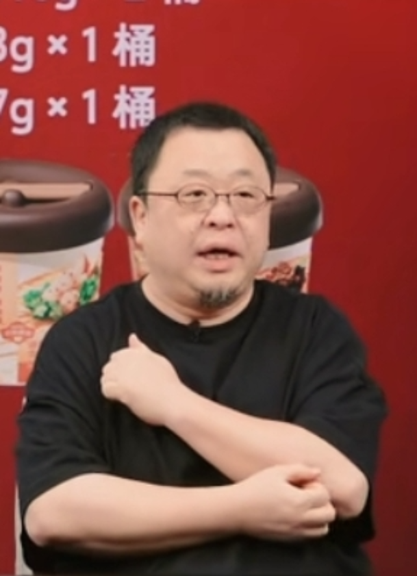 面对网络黑社会的帽子，罗永浩怒了在直播间做出决定：悬赏西贝后厨所使用的包装食材