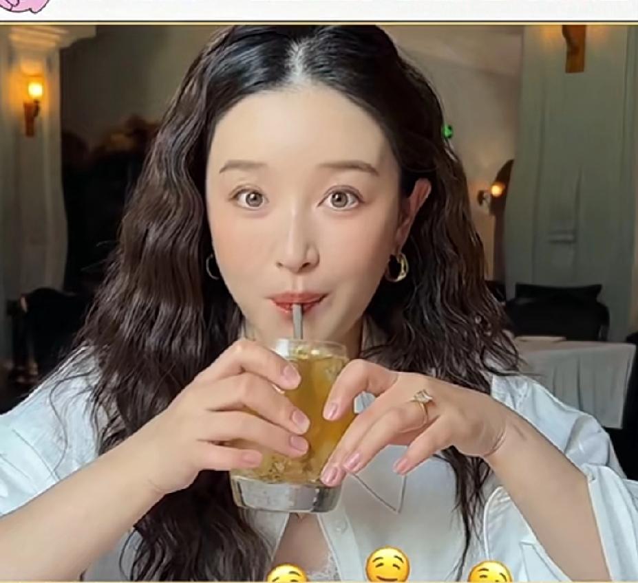 阚清子因生育传闻登上热搜，爆料与隐私之争究竟谁更值得关注？12月23日，演员阚