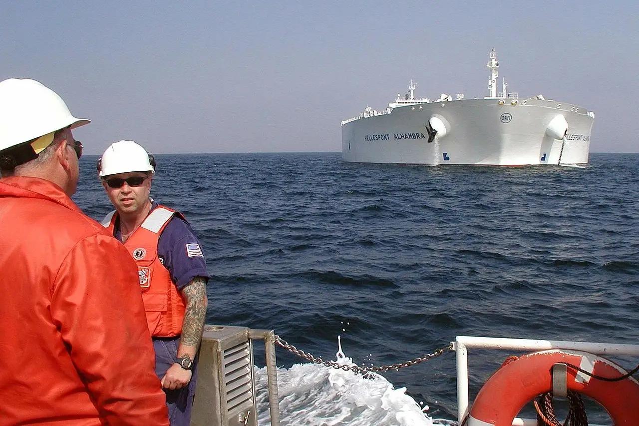 伊朗也害怕了！3月1日，据英国《金融时报》的消息称，伊朗政治决策委员会秘书莫赫