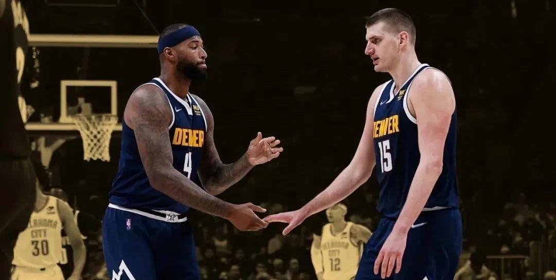 约基奇真大胆啊前NBA球员考辛斯在一档节目中谈到了约基奇，考辛斯说：“我们之前